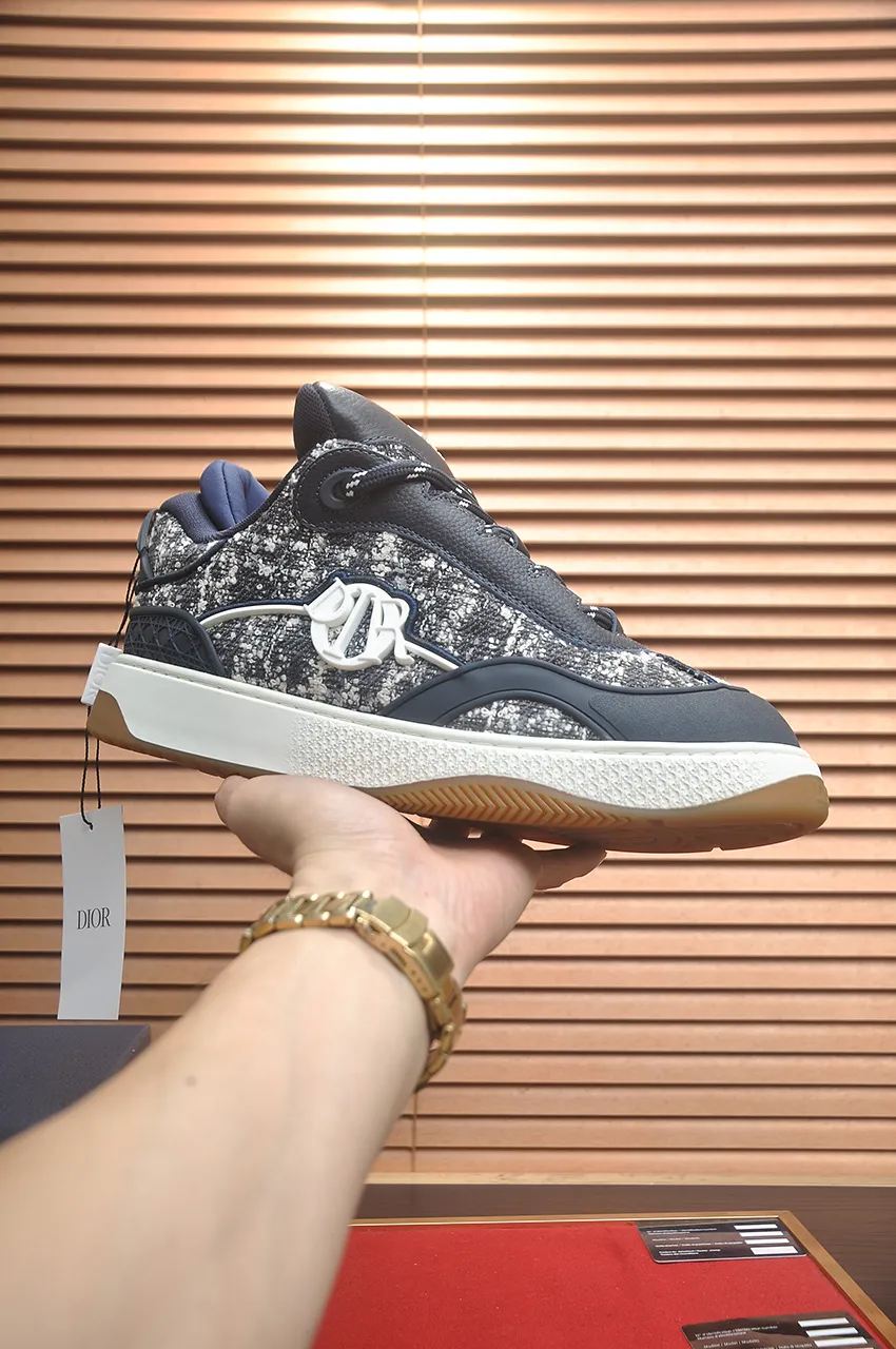 Men's men's shoes 💰: 800💶 (top original order) Brand: Dior (Dior) Standard code: Men's code 39-44 (45 customized) Grade: Same as the official website Material: Top original cowhide stitched together Original wear-resistant and lightweight outsole Style category: Fashionable casual shoes Distinguished luxury brand elements top luxury Color: Actual picture color